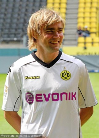  多特蒙德青春风暴席卷赛场，年轻阵容掀翻劲旅